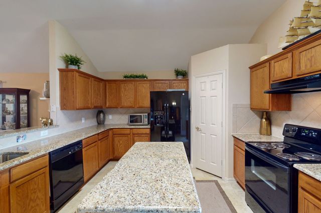 108 RED CLOUD Drive, Greenville, TX 75402