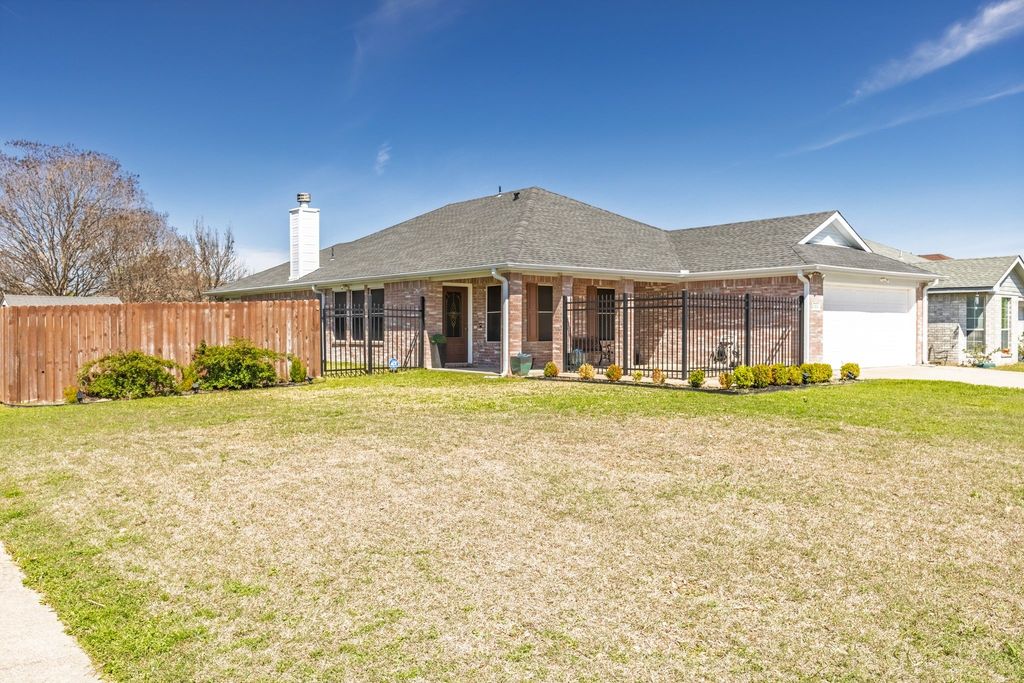 108 RED CLOUD Drive, Greenville, TX 75402