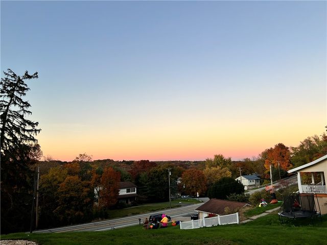 271 W Ingomar Rd, Mccandless, PA 15237