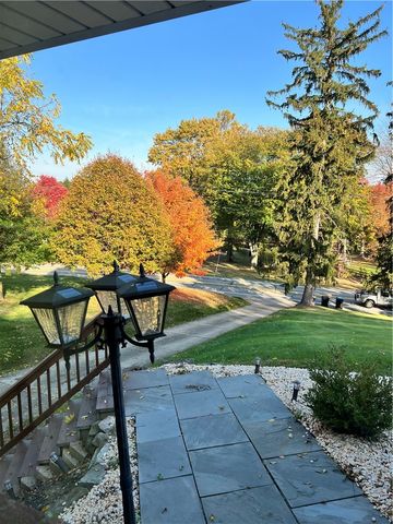 271 W Ingomar Rd, Mccandless, PA 15237