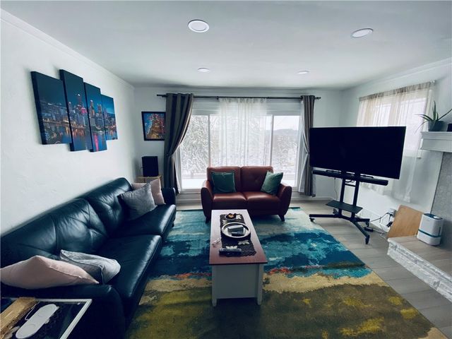 271 W Ingomar Rd, Mccandless, PA 15237