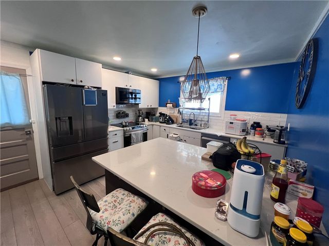 271 W Ingomar Rd, Mccandless, PA 15237