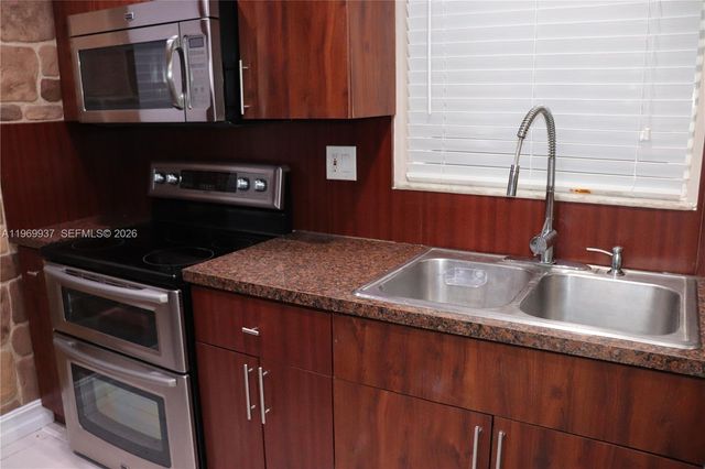 19259 SW 118th Pl, Miami, FL 33177