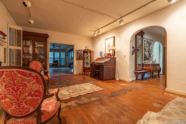 208 terrell, Terrell Hills, TX 78209
