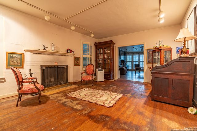 208 terrell, Terrell Hills, TX 78209