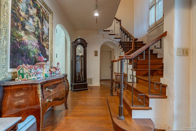 208 terrell, Terrell Hills, TX 78209
