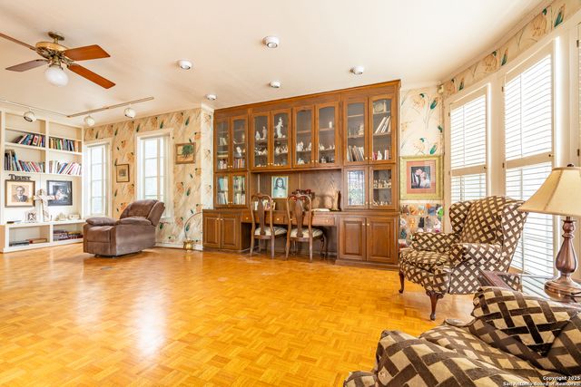 208 terrell, Terrell Hills, TX 78209