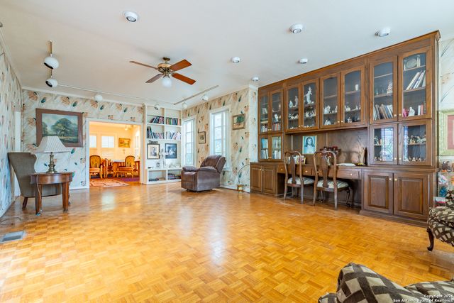 208 terrell, Terrell Hills, TX 78209
