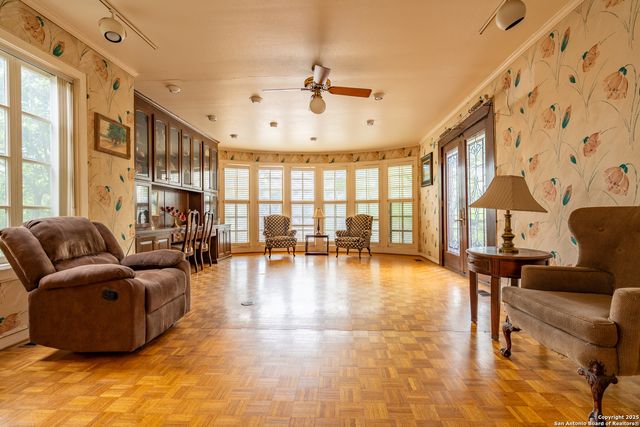 208 terrell, Terrell Hills, TX 78209