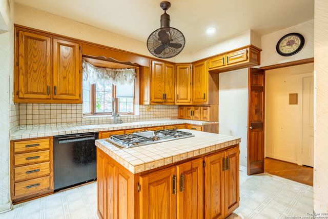 208 terrell, Terrell Hills, TX 78209
