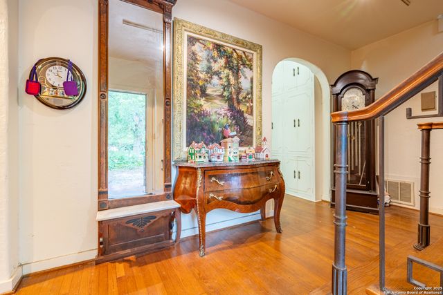 208 terrell, Terrell Hills, TX 78209