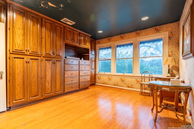 208 terrell, Terrell Hills, TX 78209
