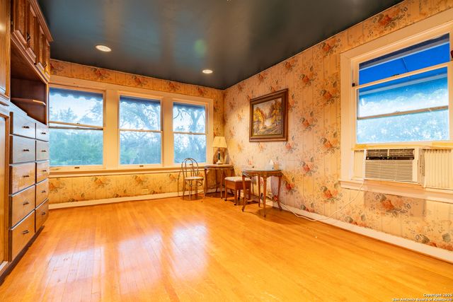 208 terrell, Terrell Hills, TX 78209