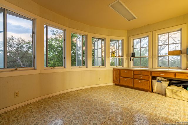 208 terrell, Terrell Hills, TX 78209