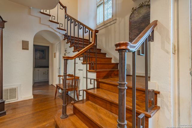 208 terrell, Terrell Hills, TX 78209