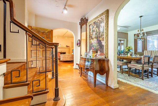 208 terrell, Terrell Hills, TX 78209