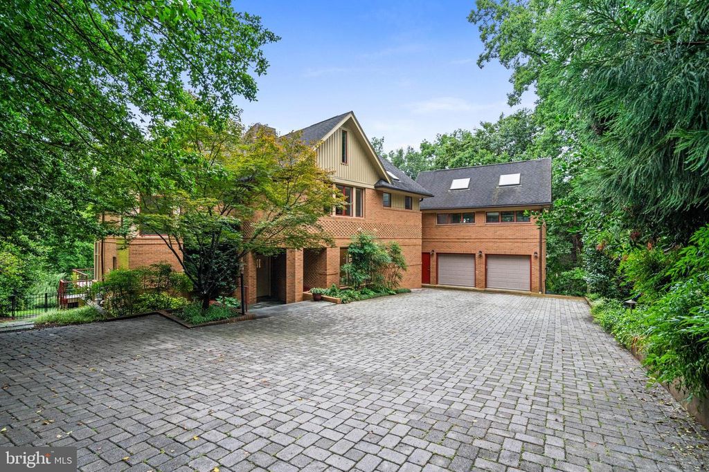 2714 QUEBEC ST NW, Washington, DC 20008