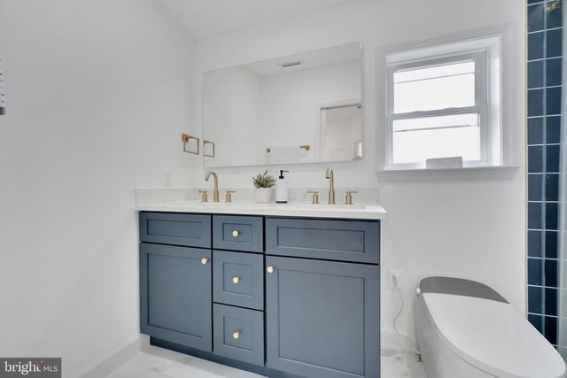 913 L ST NE, Washington, DC 20002