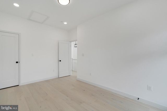 913 L ST NE, Washington, DC 20002