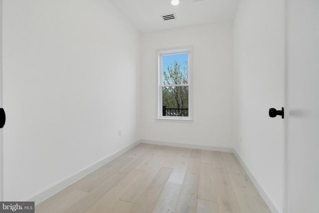 913 L ST NE, Washington, DC 20002