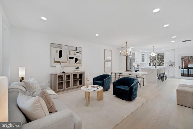 913 L ST NE, Washington, DC 20002