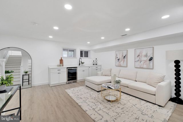 913 L ST NE, Washington, DC 20002