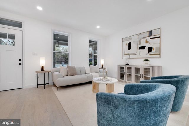 913 L ST NE, Washington, DC 20002