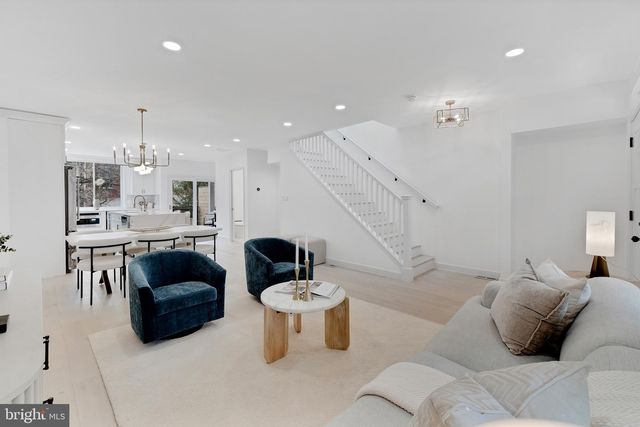 913 L ST NE, Washington, DC 20002