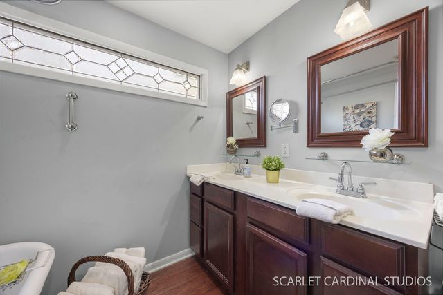 31 Roosevelt Street, St. Charles, IL 60174