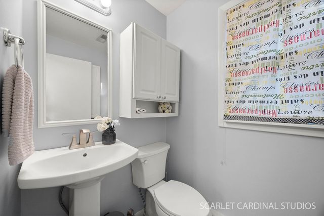 31 Roosevelt Street, St. Charles, IL 60174