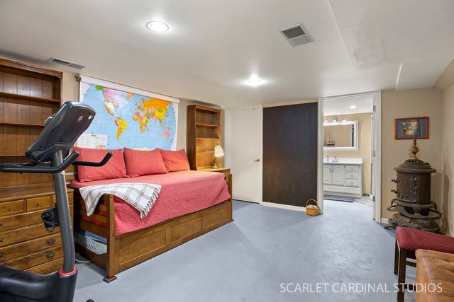 31 Roosevelt Street, St. Charles, IL 60174