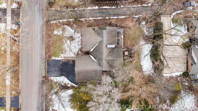 31 Roosevelt Street, St. Charles, IL 60174