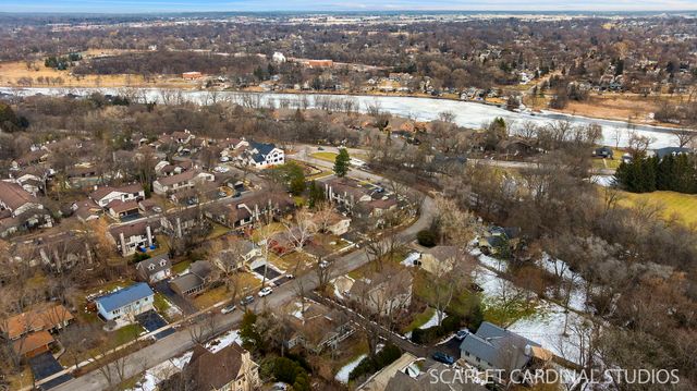 31 Roosevelt Street, St. Charles, IL 60174