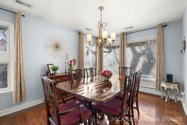 31 Roosevelt Street, St. Charles, IL 60174