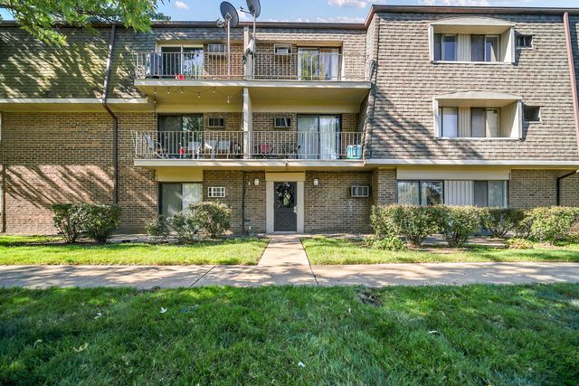 138 E Bailey Road M, Naperville, IL 60565