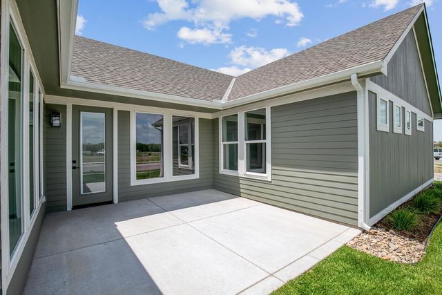 300 W Pepper Tree Rd, Andover, KS 67002