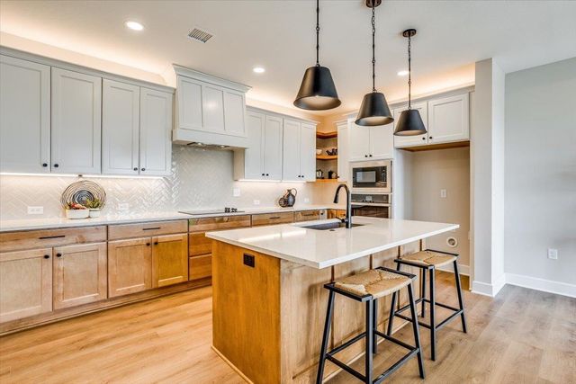 300 W Pepper Tree Rd, Andover, KS 67002
