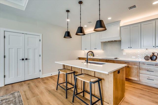 300 W Pepper Tree Rd, Andover, KS 67002