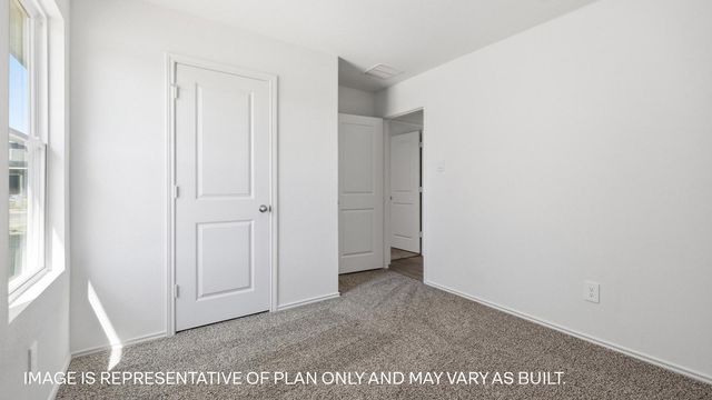 390 Ebbsfleet DR, Uhland, TX 78640