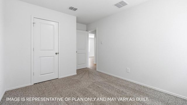 390 Ebbsfleet DR, Uhland, TX 78640