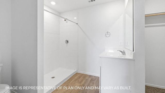 390 Ebbsfleet DR, Uhland, TX 78640