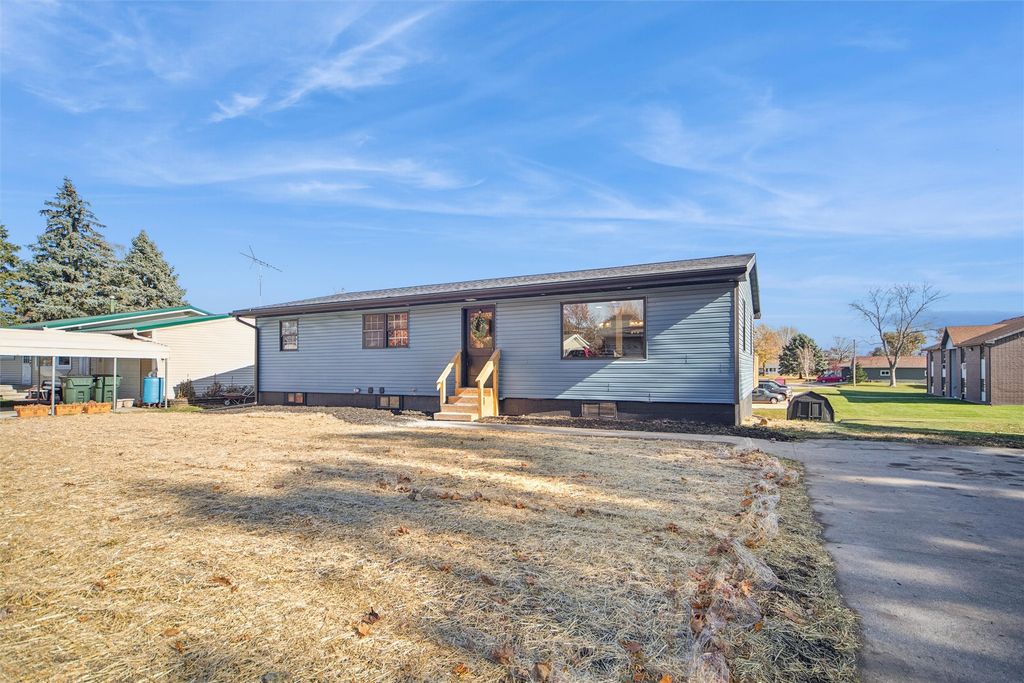 213 Davenport Avenue, Baxter, IA 50028