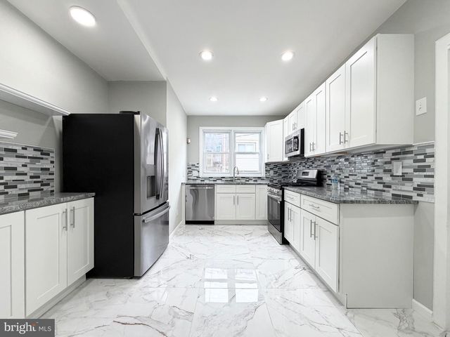 5622 N 11TH ST, Philadelphia, PA 19141