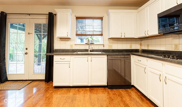 2114 Southernwood Lane, Indianapolis, IN 46231