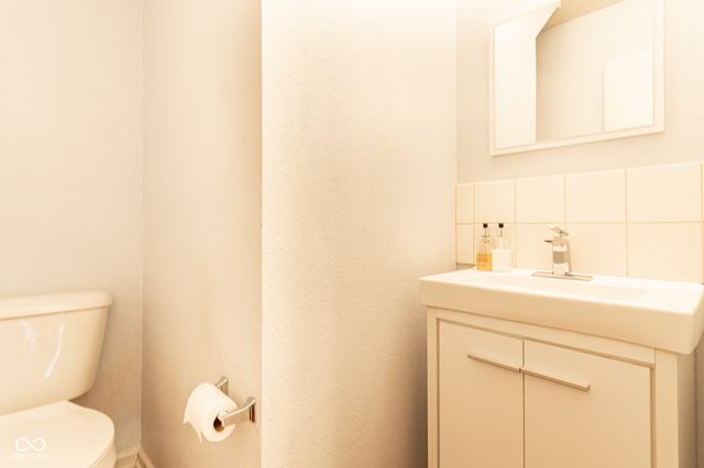 2114 Southernwood Lane, Indianapolis, IN 46231