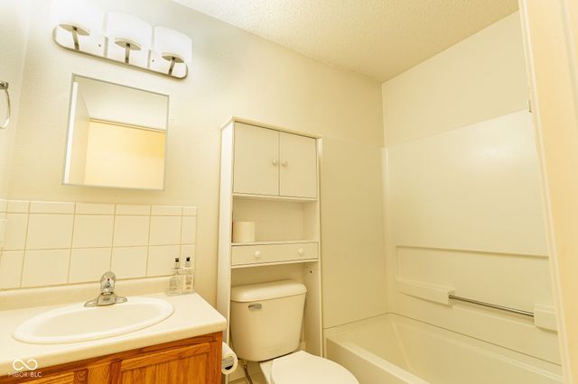 2114 Southernwood Lane, Indianapolis, IN 46231