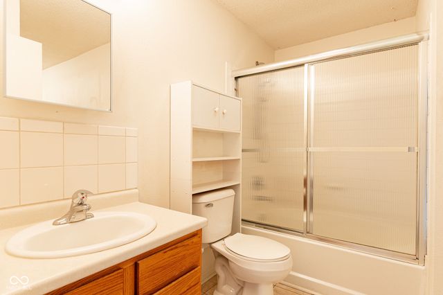 2114 Southernwood Lane, Indianapolis, IN 46231