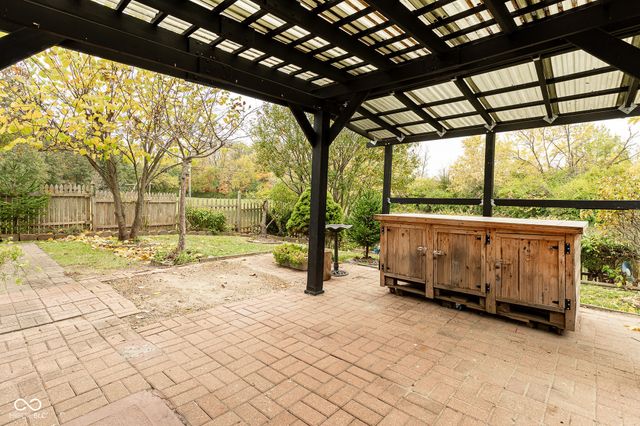 2114 Southernwood Lane, Indianapolis, IN 46231