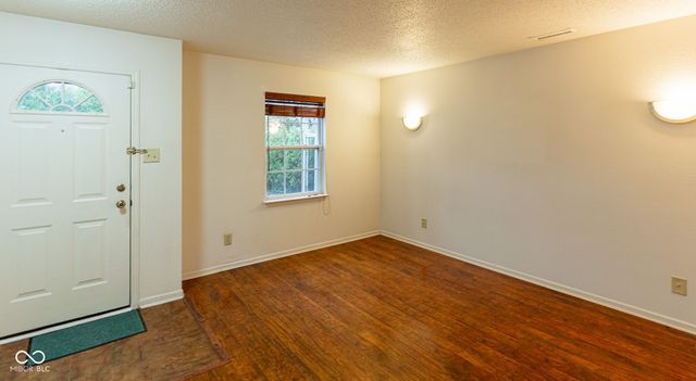 2114 Southernwood Lane, Indianapolis, IN 46231