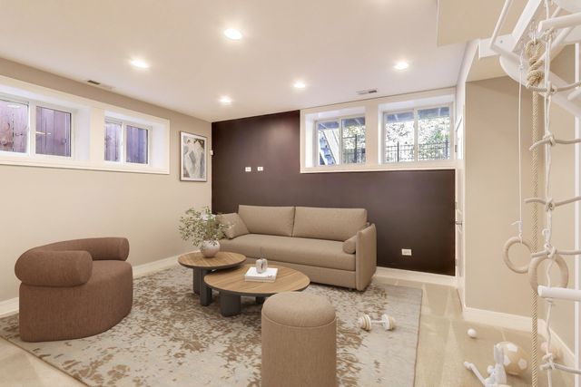 3409 W CORTLAND Street, Chicago, IL 60647